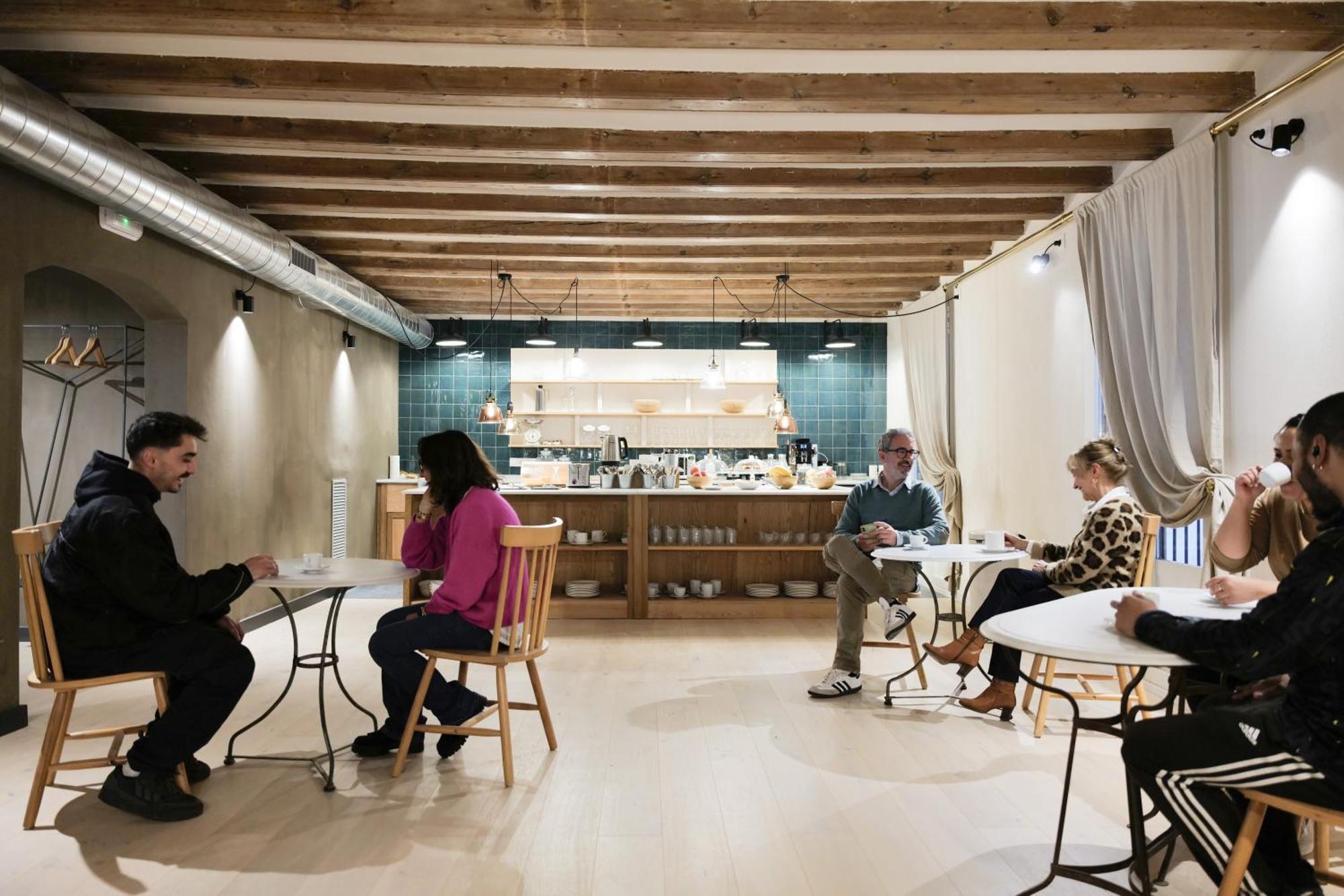 Hostal Porxos Garden Barcelona Luaran gambar