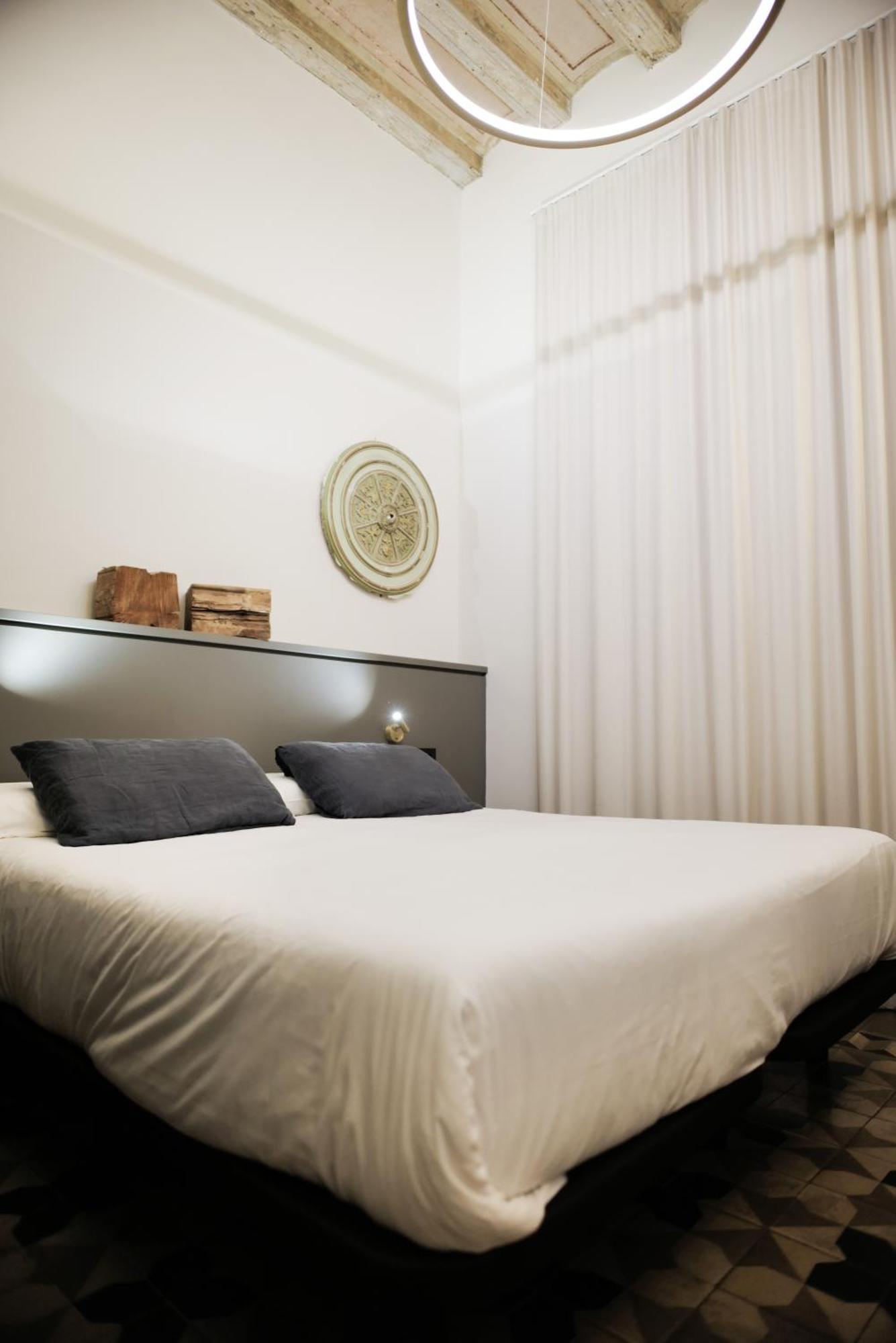 Hostal Porxos Garden Barcelona Luaran gambar