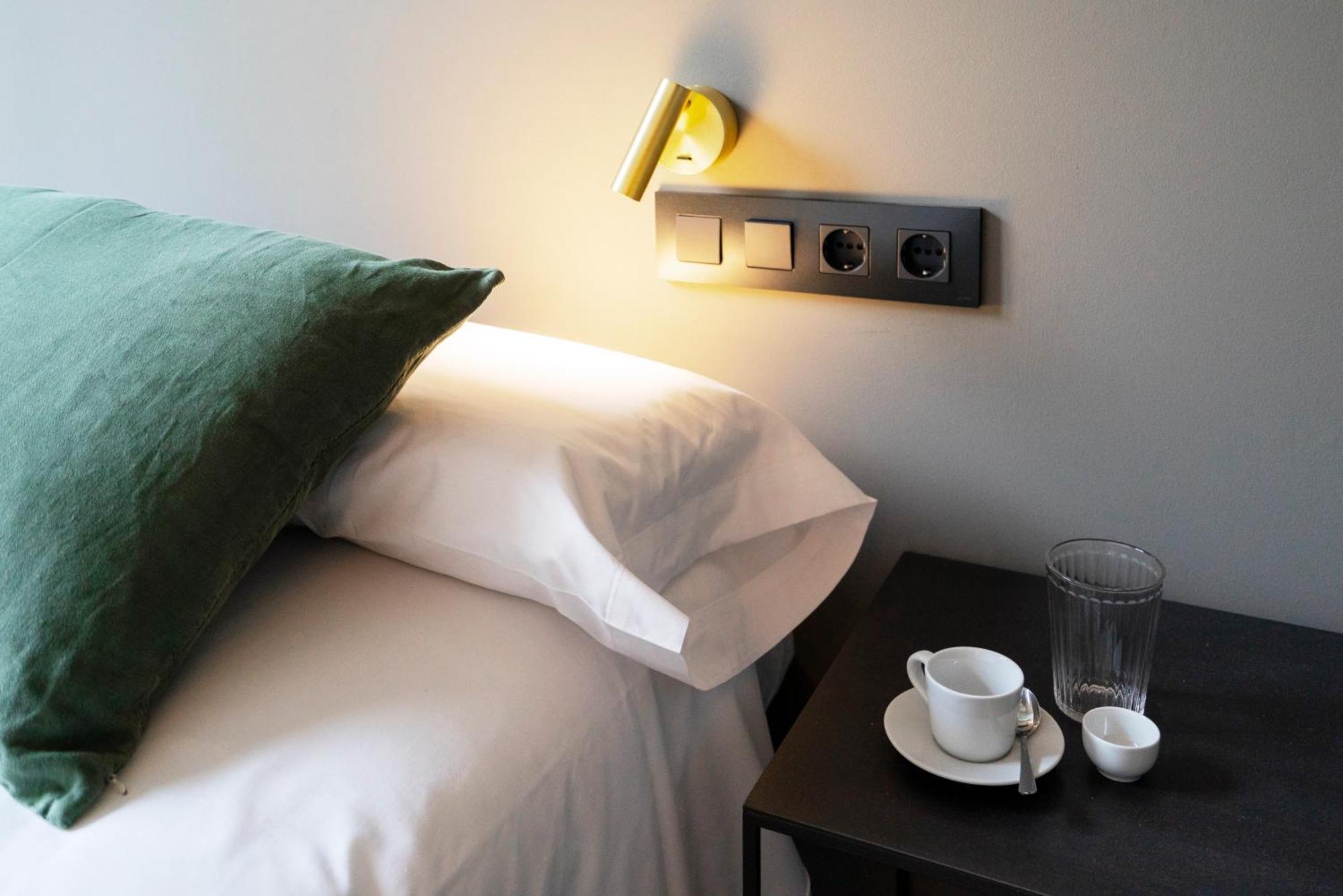 Hostal Porxos Garden Barcelona Luaran gambar