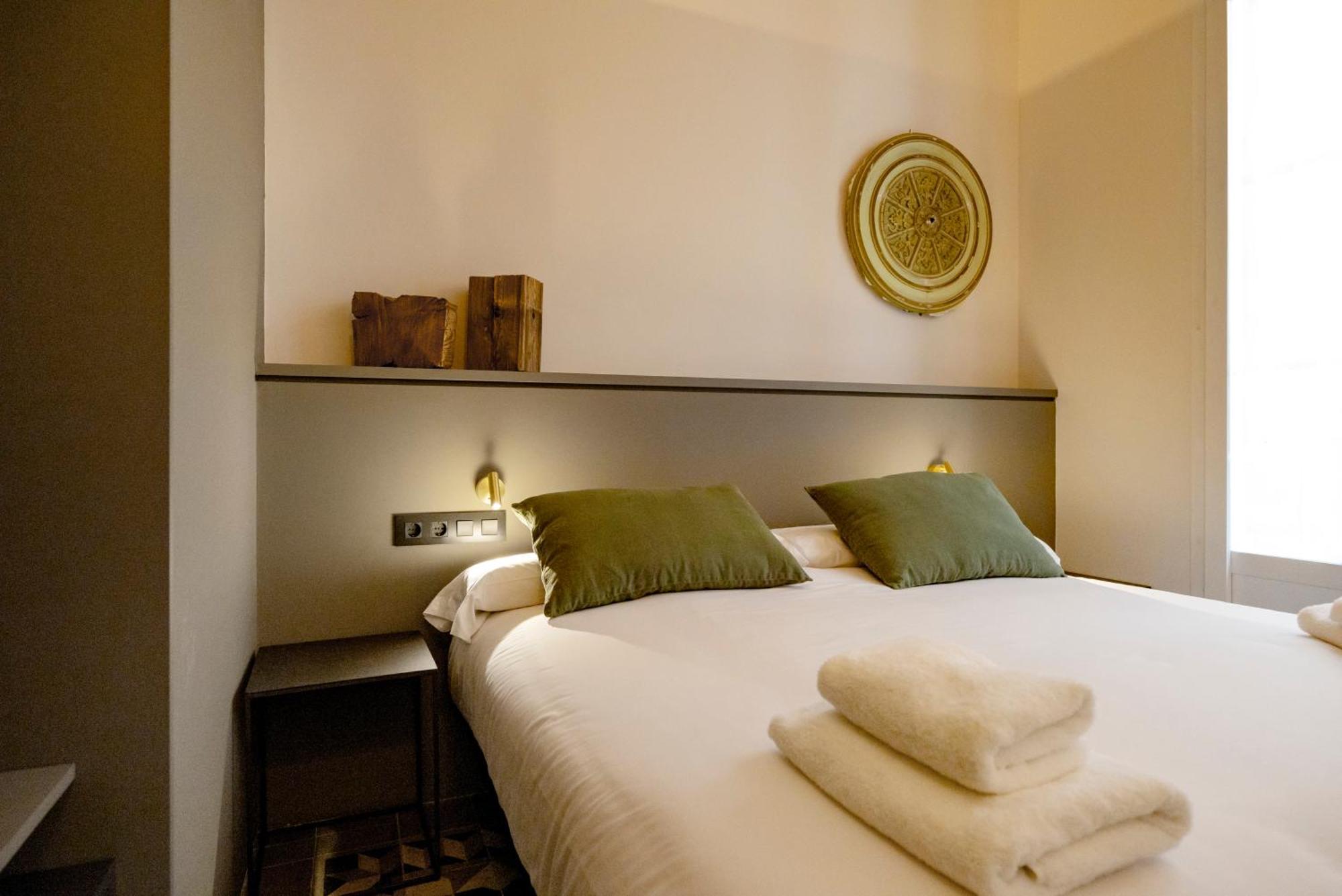Hostal Porxos Garden Barcelona Luaran gambar